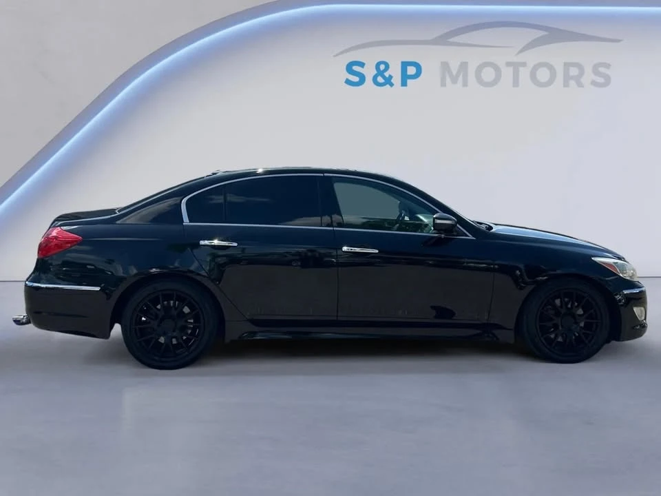 2013 Hyundai Genesis - Image 10 of 13