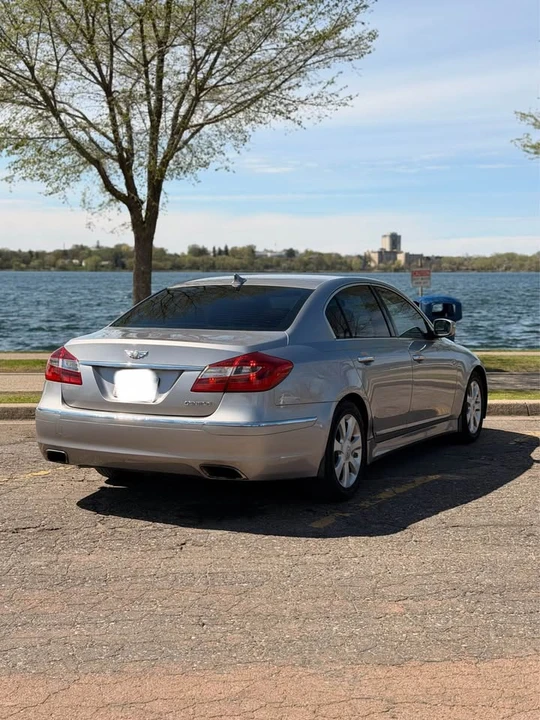 2013 Hyundai Genesis - Image 5 of 8