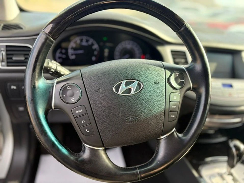 2013 Hyundai Genesis - Image 16 of 17