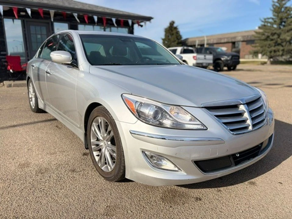 2013 Hyundai Genesis - Image 4 of 17