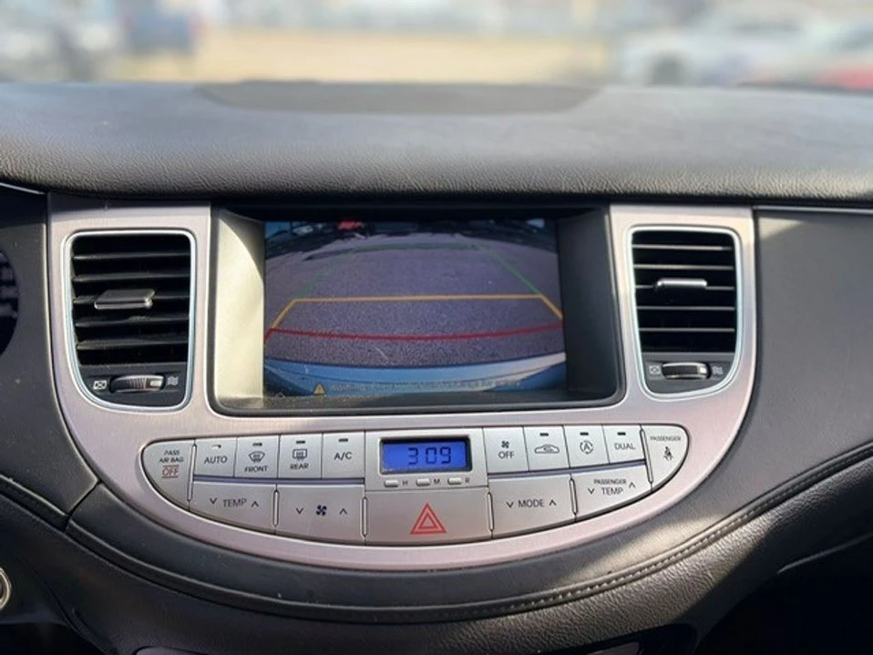 2013 Hyundai Genesis - Image 12 of 17