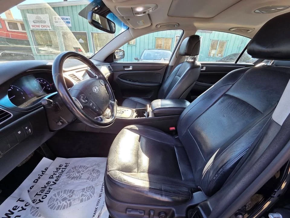 2013 Hyundai Genesis - Image 17 of 20