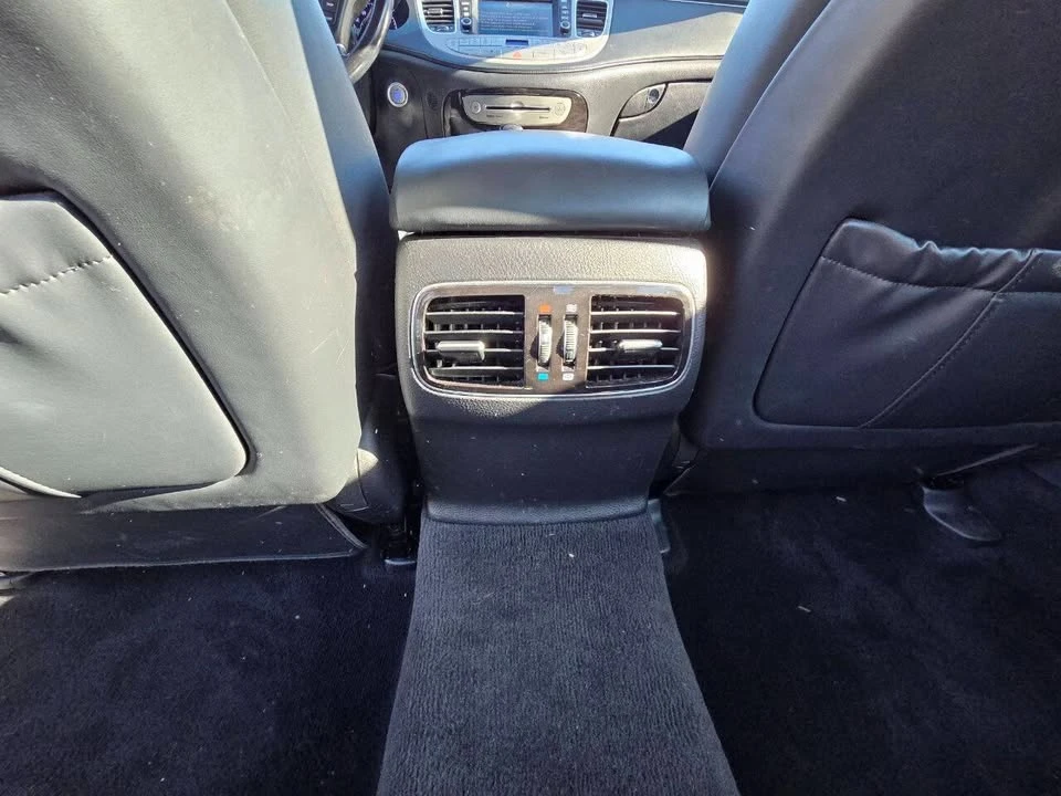 2013 Hyundai Genesis - Image 19 of 20