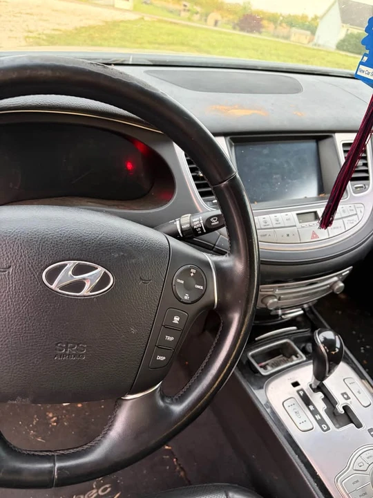 2013 Hyundai Genesis - Image 5 of 10