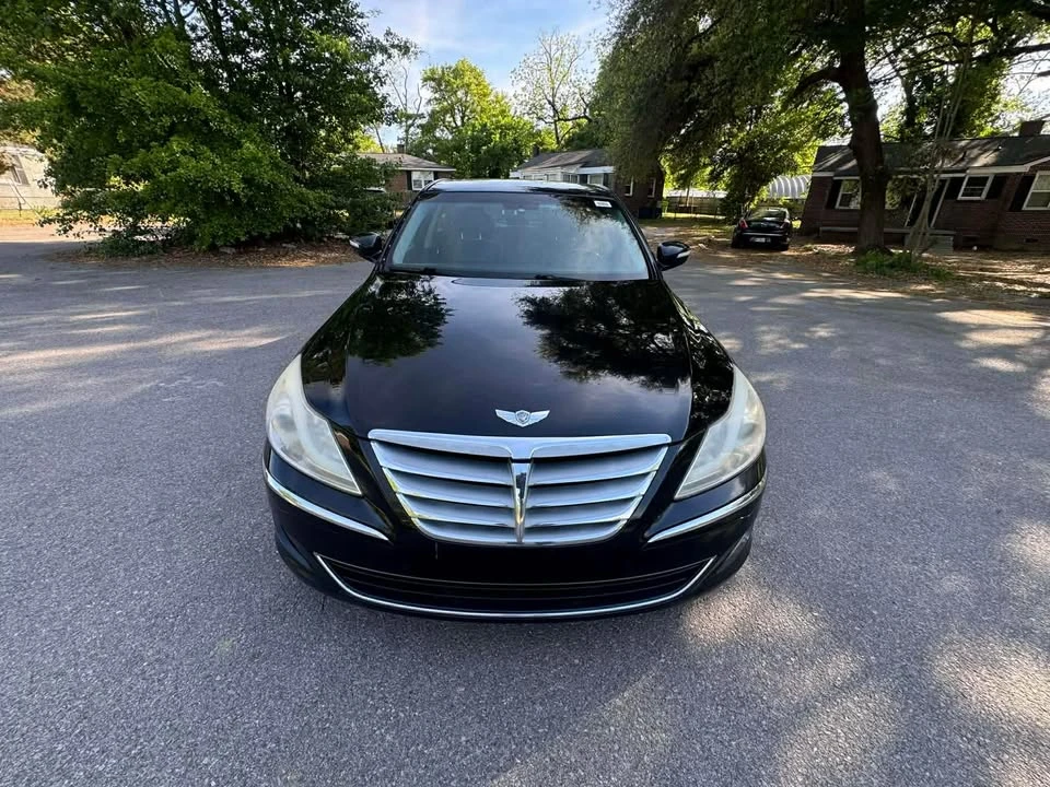 2013 Hyundai Genesis - Image 17 of 19