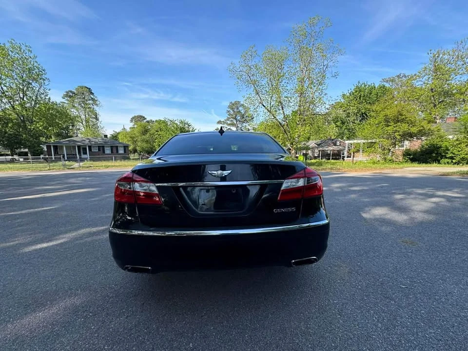 2013 Hyundai Genesis - Image 16 of 19