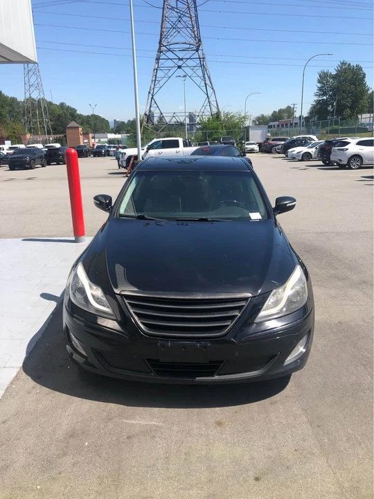2013 Hyundai Genesis - Image 2 of 18