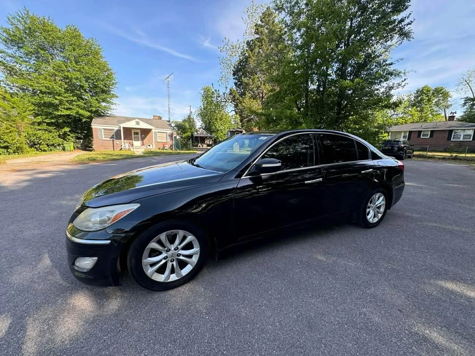2013 Hyundai Genesis - Image 18 of 19