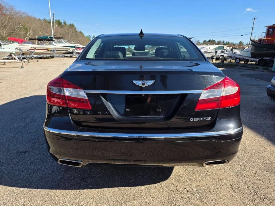 2013 Hyundai Genesis - Image 10 of 20