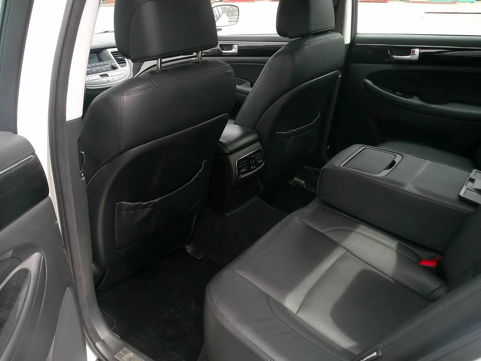 2013 Hyundai Genesis - Image 13 of 20