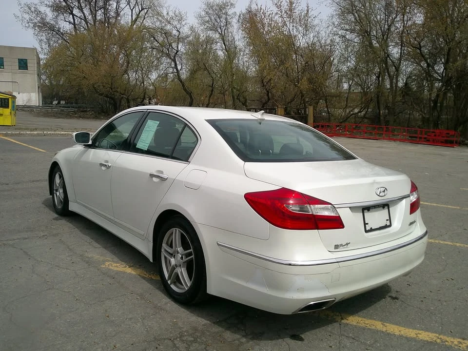 2013 Hyundai Genesis - Image 7 of 18