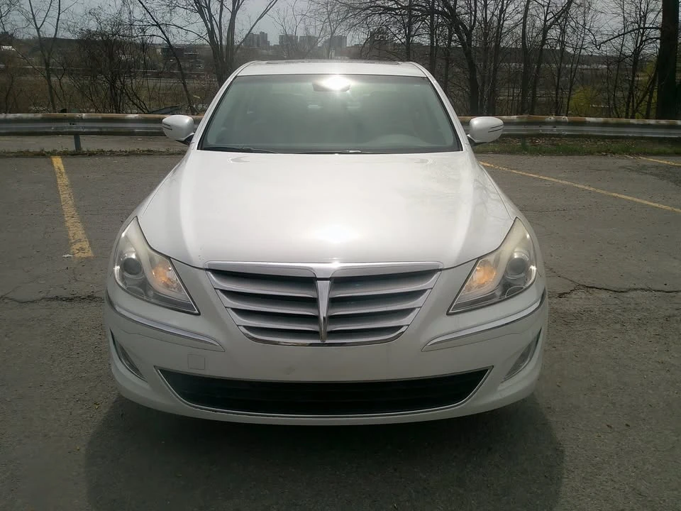 2013 Hyundai Genesis - Image 2 of 18