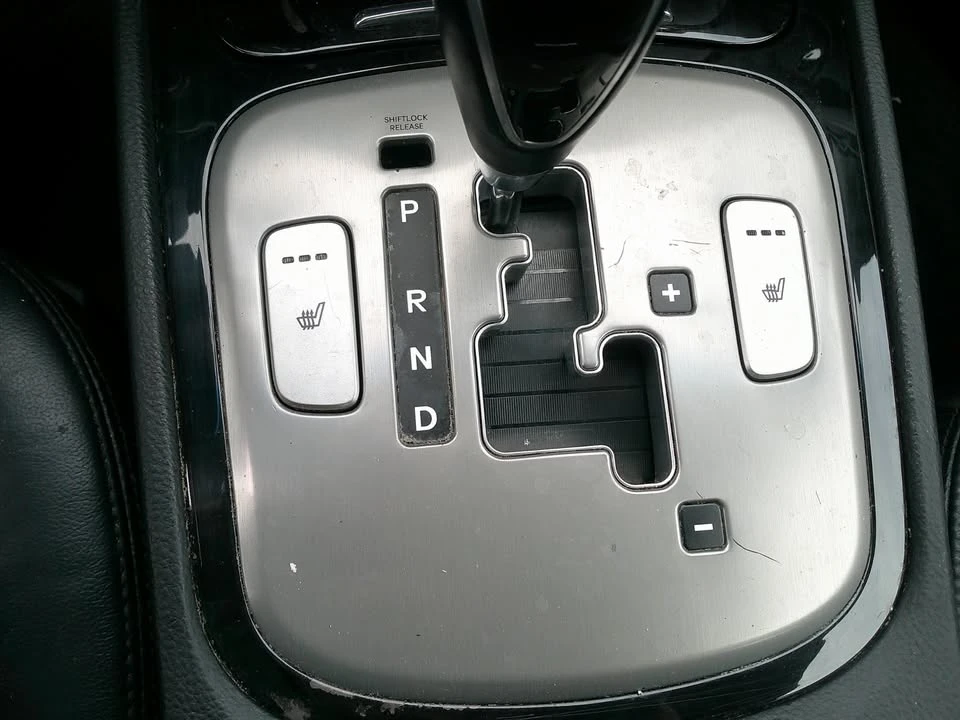 2013 Hyundai Genesis - Image 17 of 18