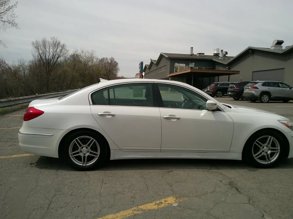 2013 Hyundai Genesis - Image 5 of 18