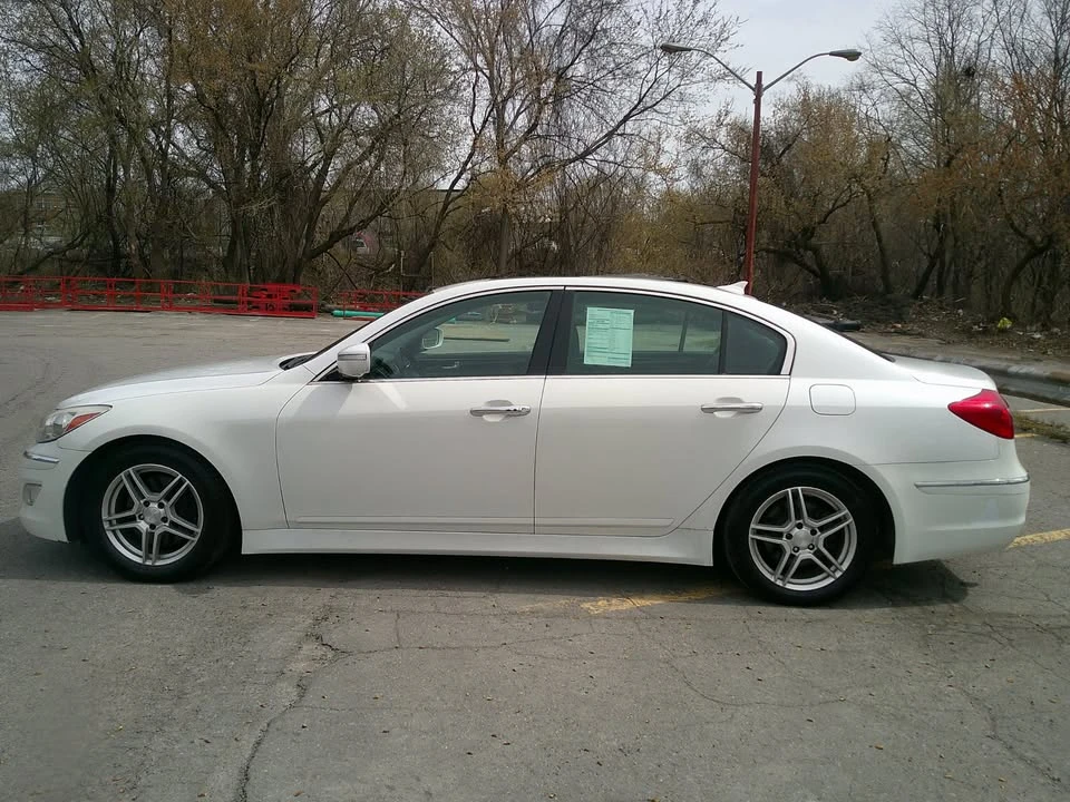 2013 Hyundai Genesis - Image 8 of 18