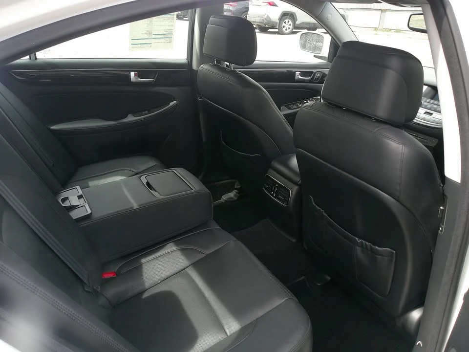 2013 Hyundai Genesis - Image 10 of 18