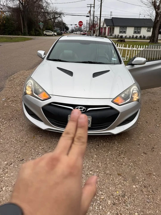 2013 Hyundai Genesis Coupe - Image 2 of 8
