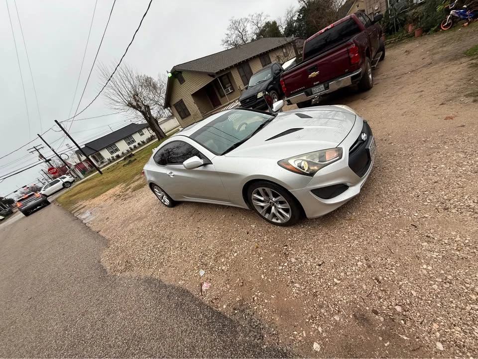 2013 Hyundai Genesis Coupe - Image 4 of 8