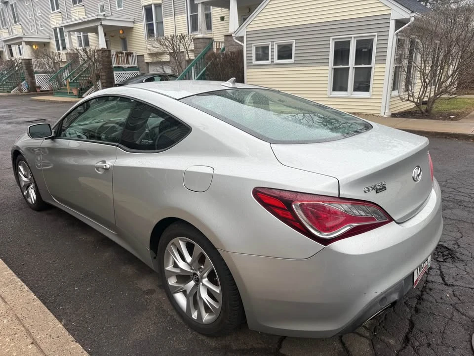 2013 Hyundai Genesis Coupe - Image 2 of 11