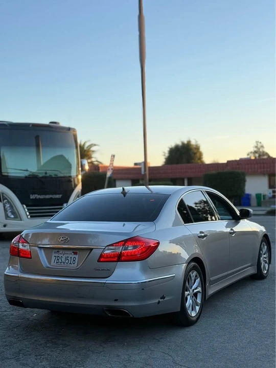 2013 Hyundai Genesis - Image 6 of 10