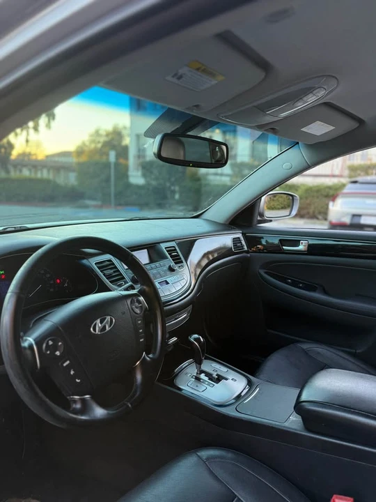 2013 Hyundai Genesis - Image 8 of 10