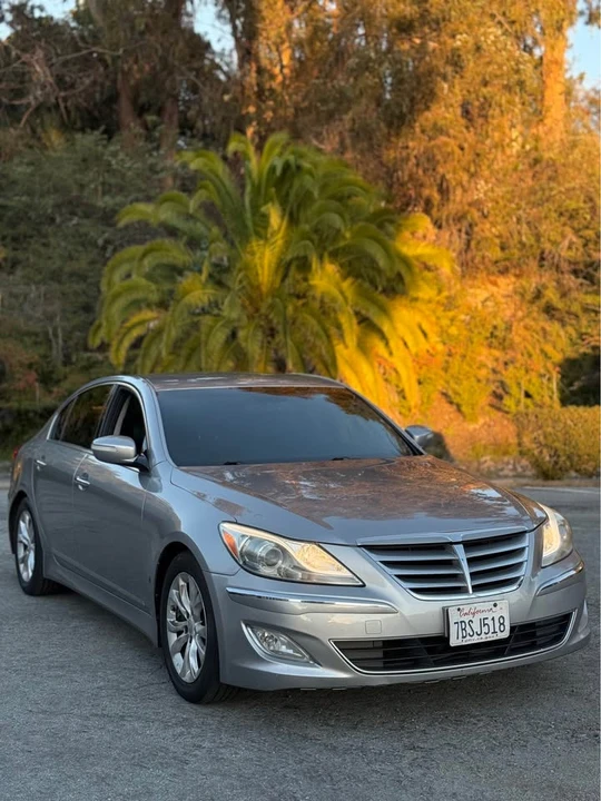 2013 Hyundai Genesis - Image 3 of 10