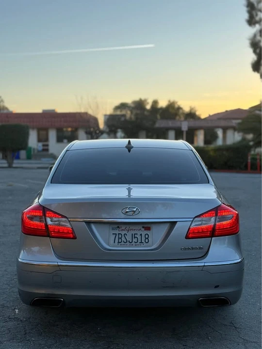 2013 Hyundai Genesis - Image 5 of 10
