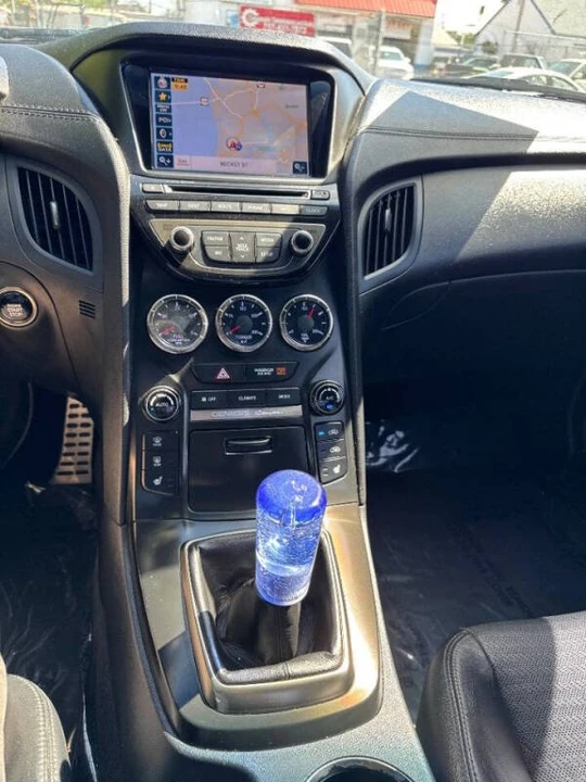 2013 Hyundai Genesis - Image 17 of 19