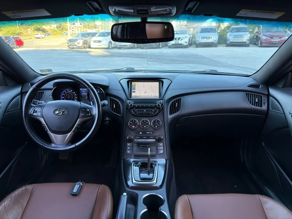 2013 Hyundai Genesis - Image 15 of 20
