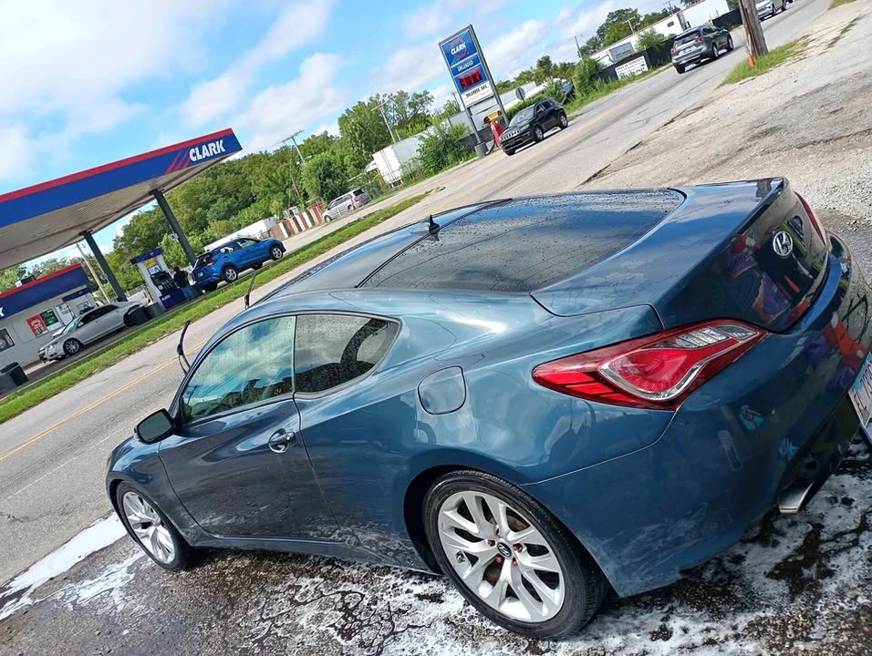 2013 Hyundai Genesis - Image 2 of 5