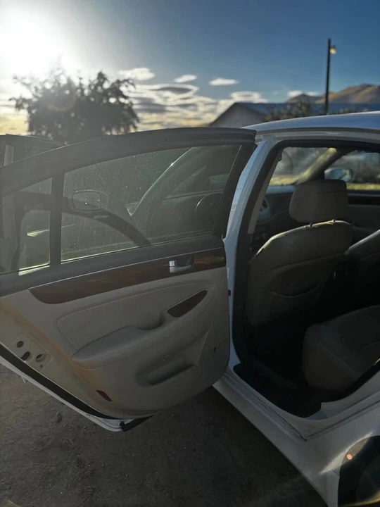 2013 Hyundai Genesis - Image 7 of 8