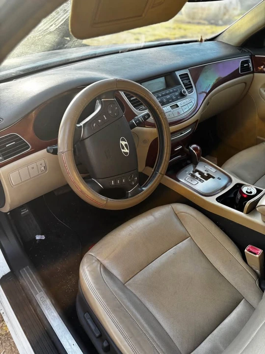 2013 Hyundai Genesis - Image 5 of 8