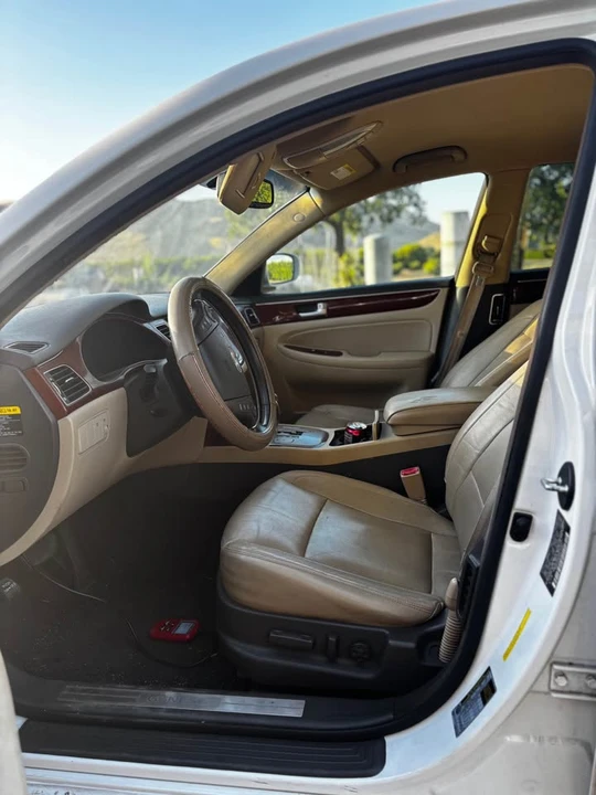 2013 Hyundai Genesis - Image 4 of 8