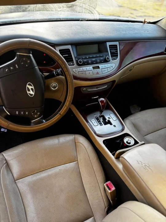 2013 Hyundai Genesis - Image 6 of 8