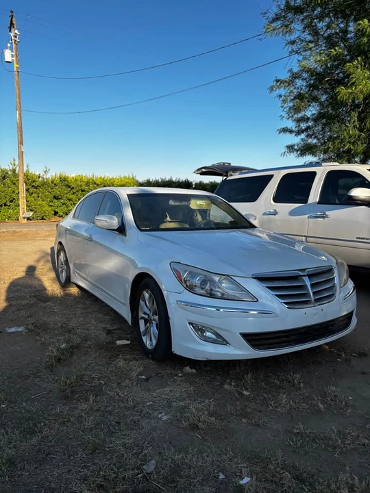 2013 Hyundai Genesis - Image 2 of 8