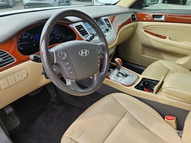 2013 Hyundai Genesis - Image 9 of 14
