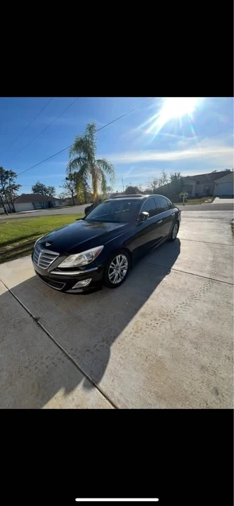 2013 Hyundai Genesis - Image 3 of 18