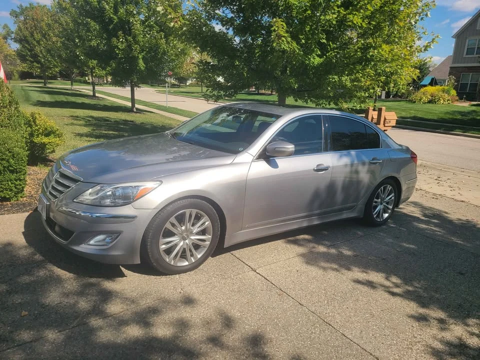 2013 Hyundai Genesis - Image 2 of 5