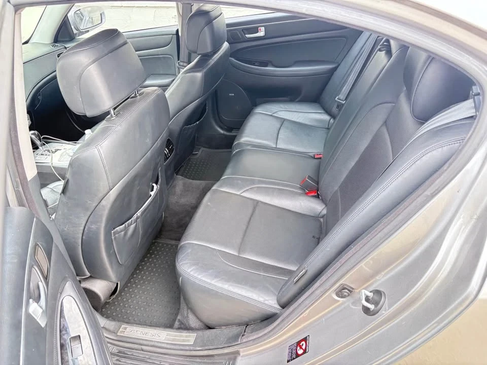 2013 Hyundai Genesis - Image 7 of 10