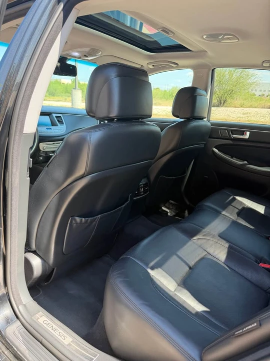 2013 Hyundai Genesis - Image 7 of 19