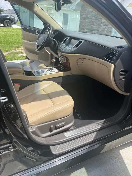 2013 Hyundai Genesis - Image 7 of 18
