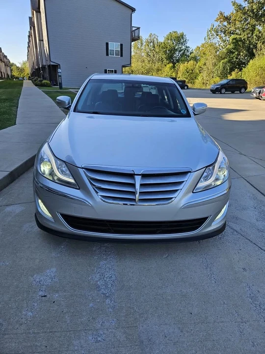 2013 Hyundai Genesis - Image 2 of 12