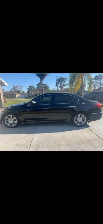 2013 Hyundai Genesis - Image 2 of 18