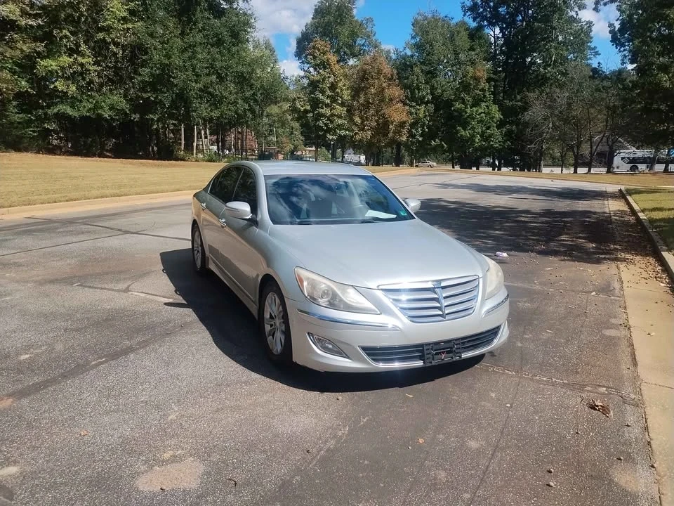 2013 Hyundai Genesis - Image 2 of 5