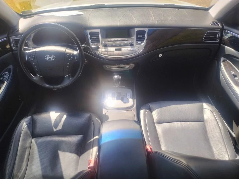 2013 Hyundai Genesis - Image 4 of 5