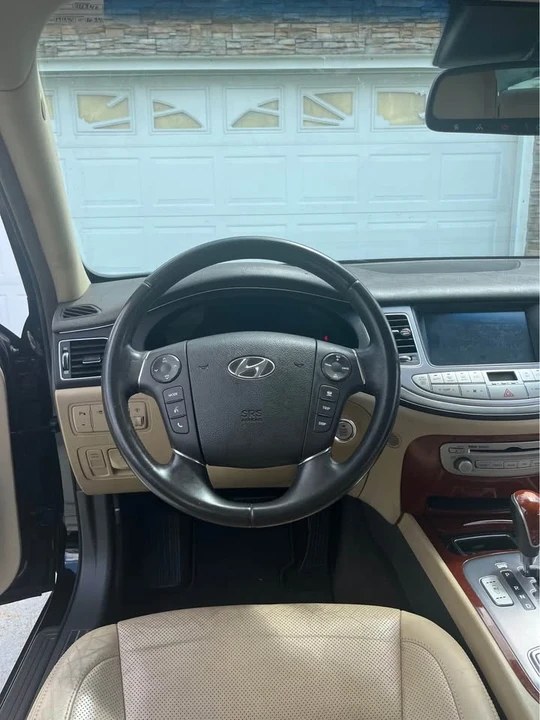 2013 Hyundai Genesis - Image 15 of 18