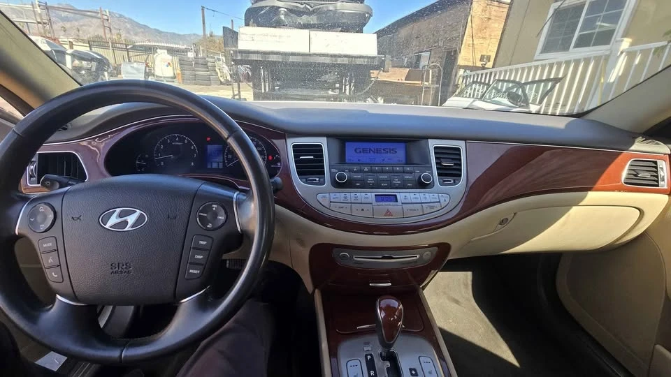 2013 Hyundai Genesis - Image 7 of 10