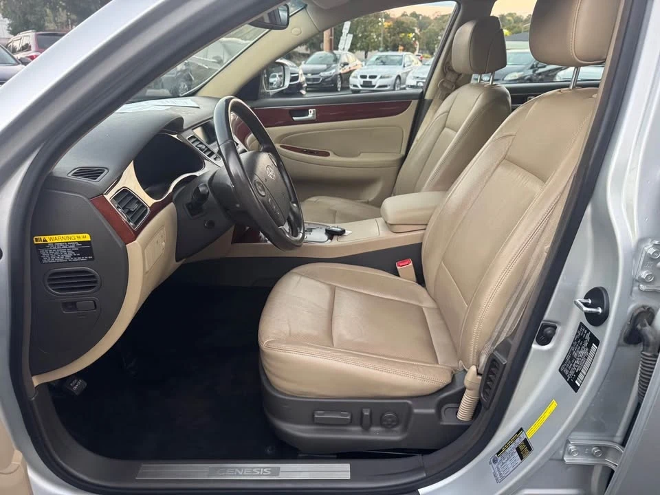 2013 Hyundai Genesis - Image 9 of 20