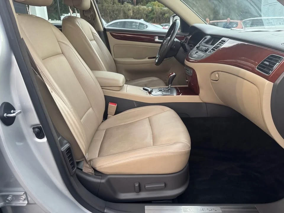 2013 Hyundai Genesis - Image 16 of 20