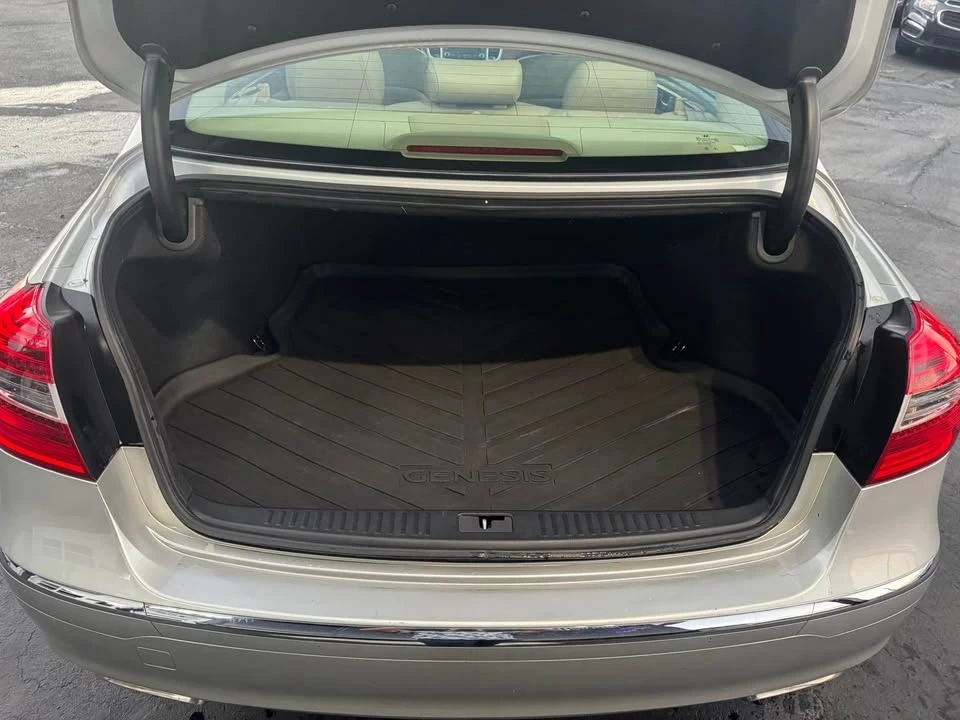 2013 Hyundai Genesis - Image 13 of 20